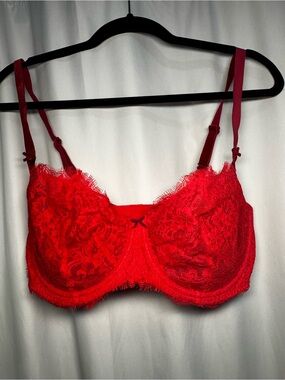 Victoria's Secret Red Lace Underwire Bra Sexy Almost New Nightwear